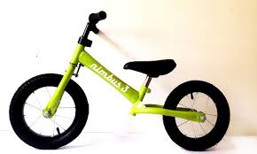 Xe cân bằng cho bé